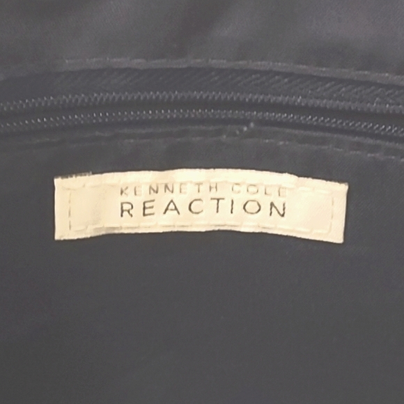 ❤️Like New! Kenneth Cole Reaction Crossbody Bag - Picture 9 of 14